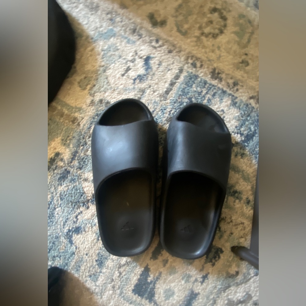 Yeezy things used 6.5 Size✅✅✅